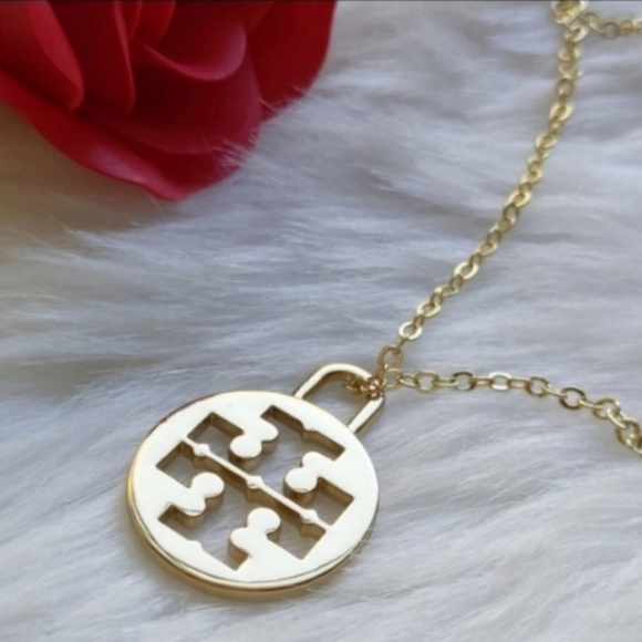 Authentic Tory Burch Logo Charm 18” Gold Plated Necklace - Picture 2 of 12